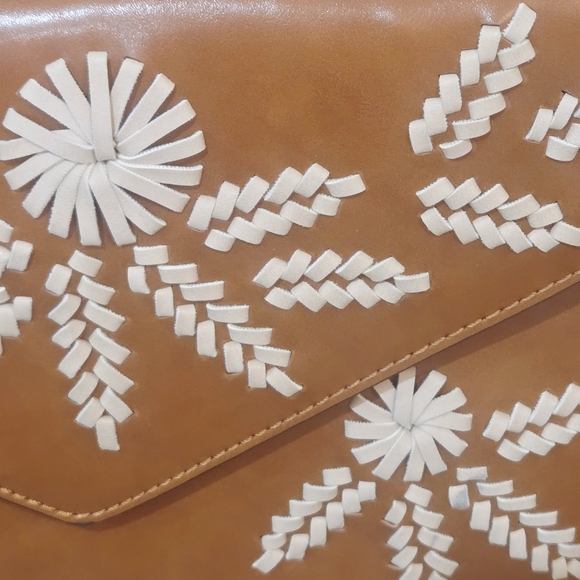 Brown and Cream Floral Pattern Clutch - Picture 2 of 8